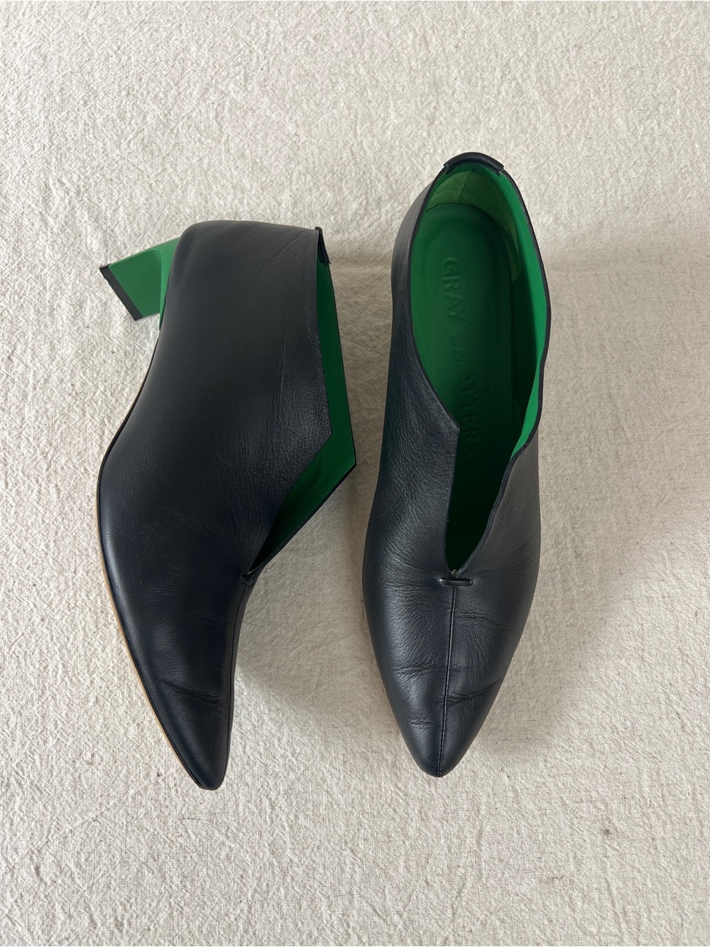 GRAY MATTERS piega pumps / black green leather heel ankle booties / size 39